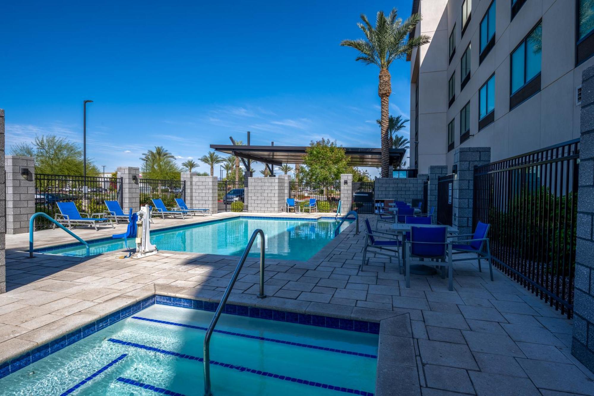 Holiday Inn Express & Suites - Gilbert - Mesa Gateway Airport Kültér fotó